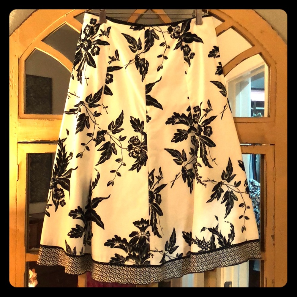 White House Black Market Black and Ivory Skirt